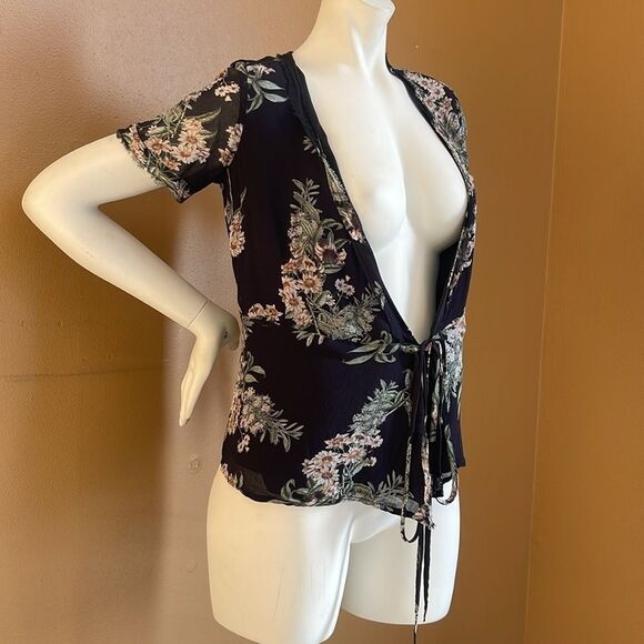 Lucky Brand Floral Wrap Top size XS - Picture 2 of 13
